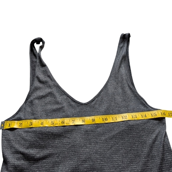 Lululemon Seek The Heat Tank Heathered Black / Black Rel: 10/2014 Women's size 6 - Picture 9 of 10